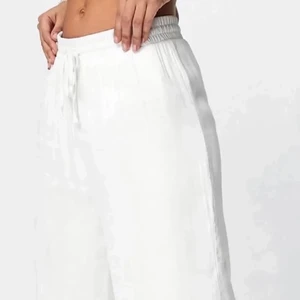 Silkes byxor  - Säljer helt nya silkes byxor. Säljs så dem ej kommer till användning💗💗💗💗💗💗 Dem är helt slutsålda på hemsidan! 