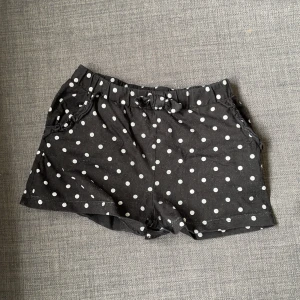 Svart prickar shorts 🩳  - Sommar shorts 