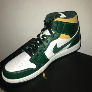 Jordan 1 mid  - Storlek 41 Jordan 1 mid helt nya och oanvända kvitto finns med