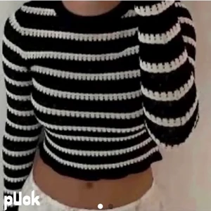 Randig Zara topp - Supersöt och vårig stickad topp från Zara i strl S, endast använd några få gånger💞 (första bilden är lånad)