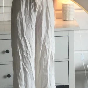 Linnebyxor - Bra skick, andvända ca 4 gånger. 