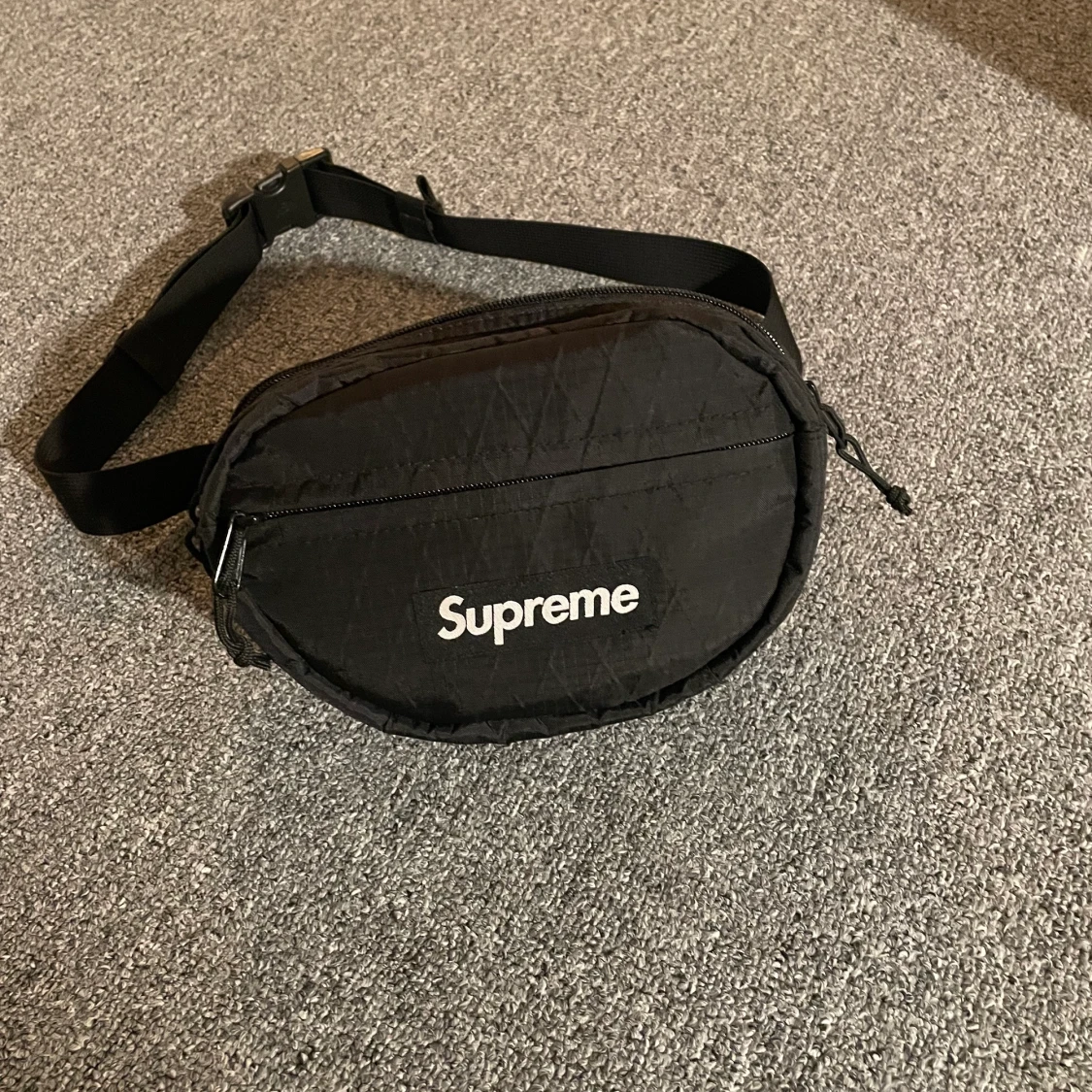 Supreme waisbag magväska