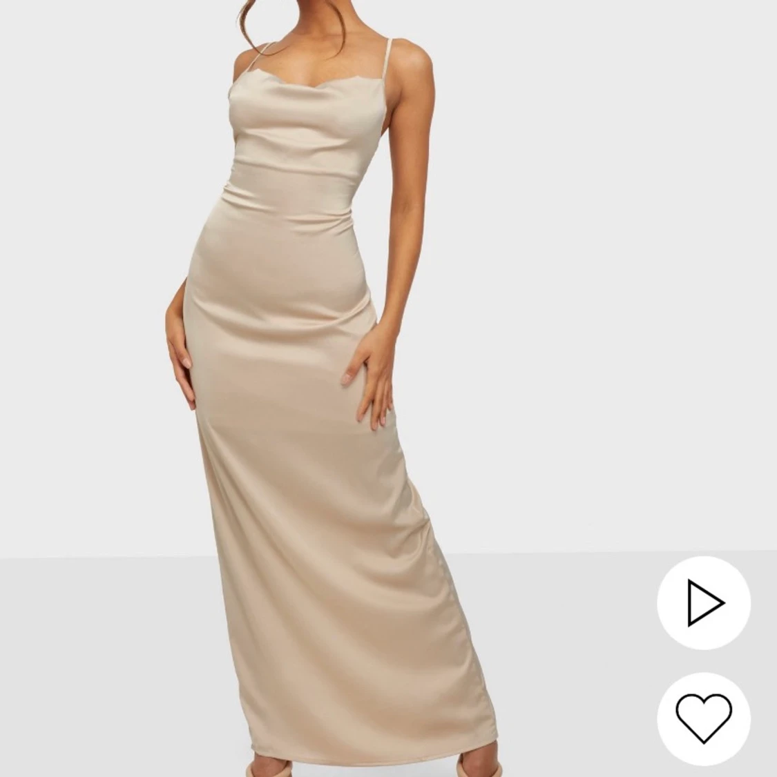 Champagne silkes balklänning 