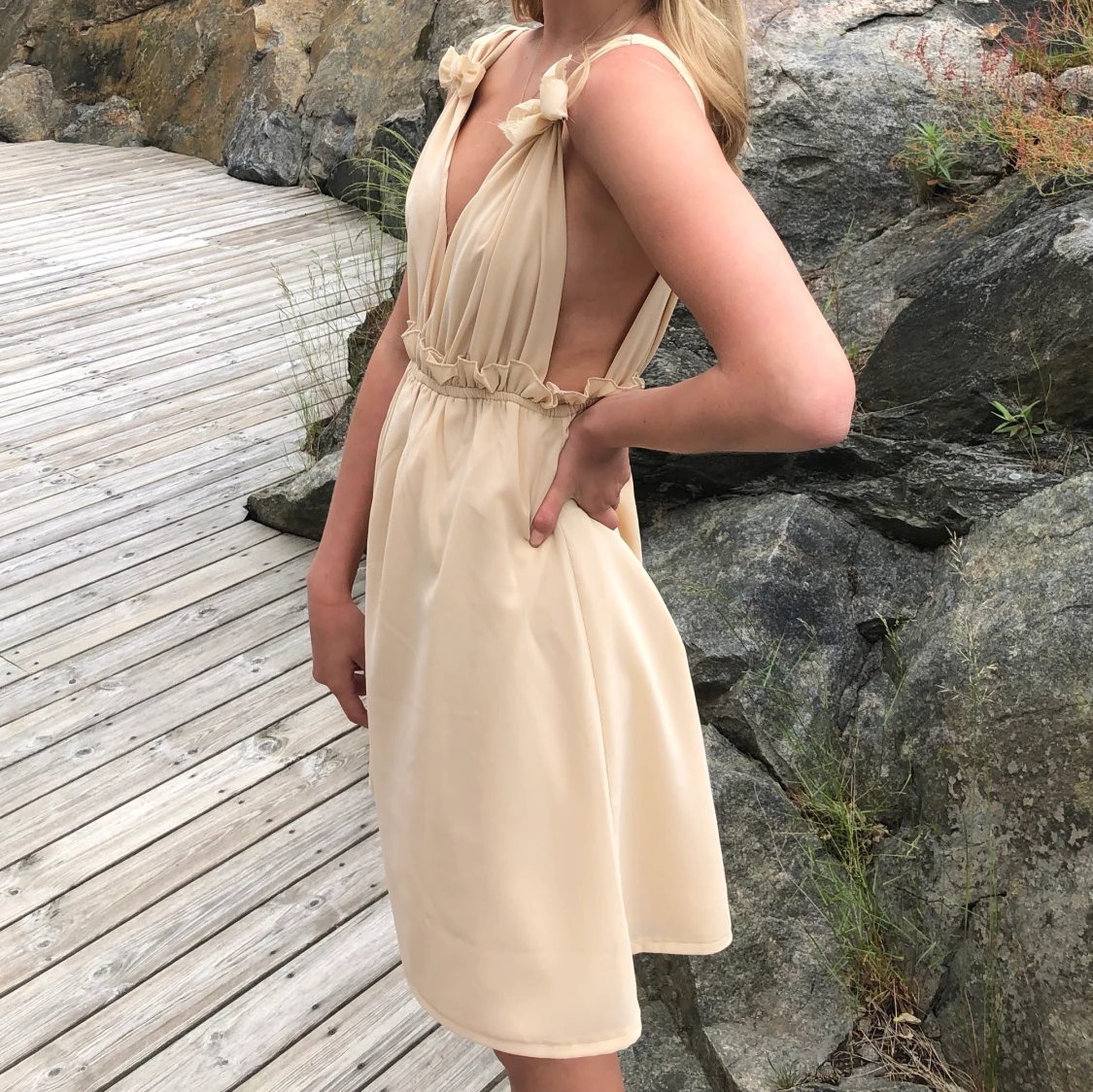 Beige kortare balklänning!