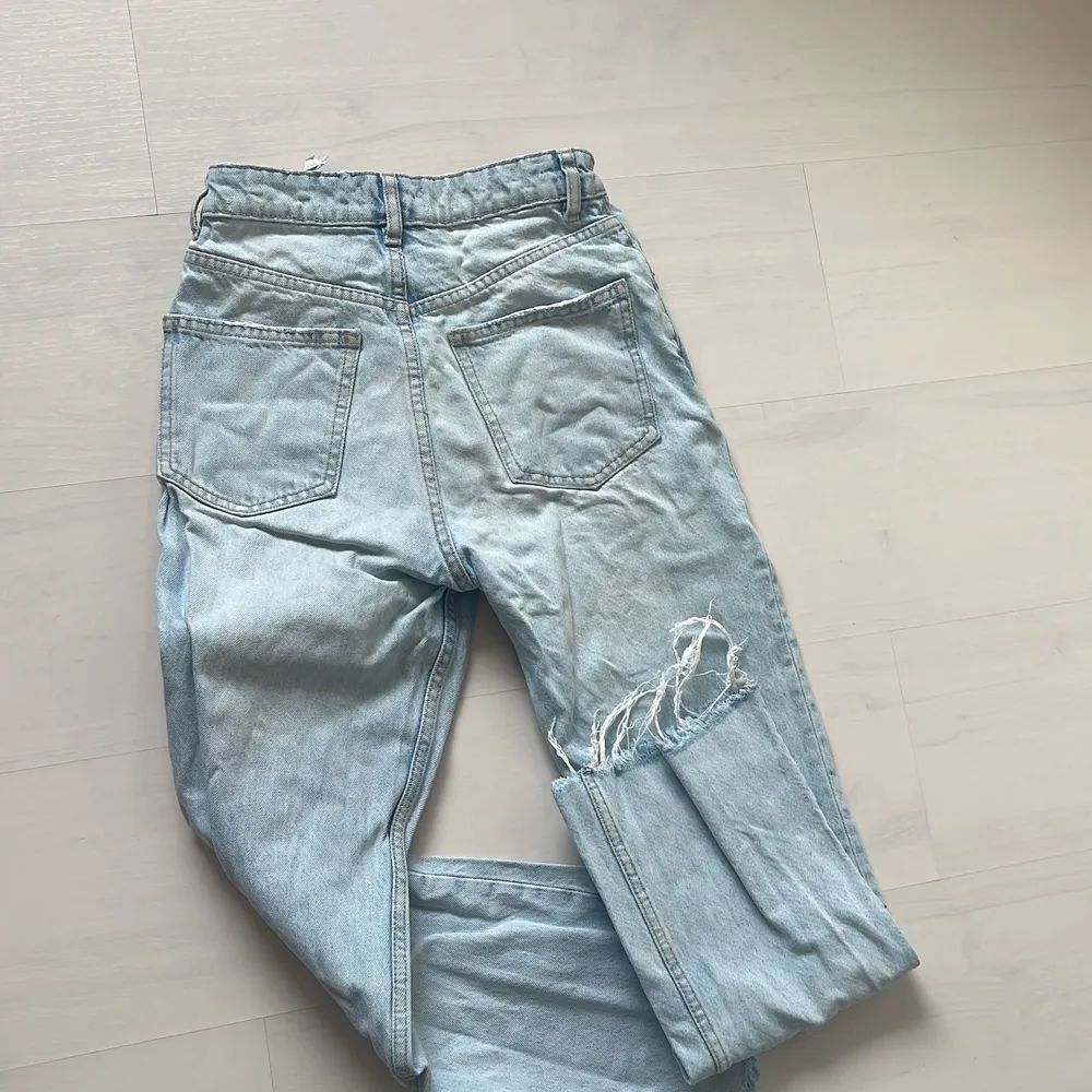 Supersnygga jeans från Zara som tyvärr blivit för små för mig:(. Jeans & Byxor.