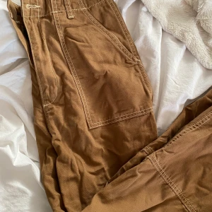 ”Arbets” byxor  - Skit snygga byxor dock kommer de inte av användning för mig därav säljs dem!