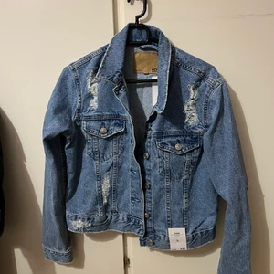 Jeans jacka  - Prislappen sitter kvar 