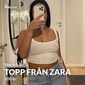 Storlek s - Jätte fin topp från Zara. Köpte den förra året men tyvärr kom den aldrig till användning.✨