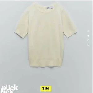 Zara tröja  - Säljer då den inte har kommit till användning💗 Sparsamt använd ifall ni har några frågor kom privat!❤️ Lägger upp igen👍