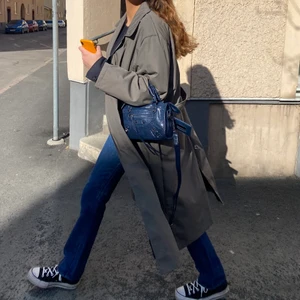 Levi’s jeans  - Säljer dessa as snygga!!! Jeansen ifrån Levis pågrund av att dom blivit för små för mig. Extremt långa i benen, sitter perfekt i längden för mig som är 180cm!! De står W29 L38, men skulle verkligen säga att det mer är W25, passar dig som vanligtvis är en 34/36! Dem är straight fit 💕