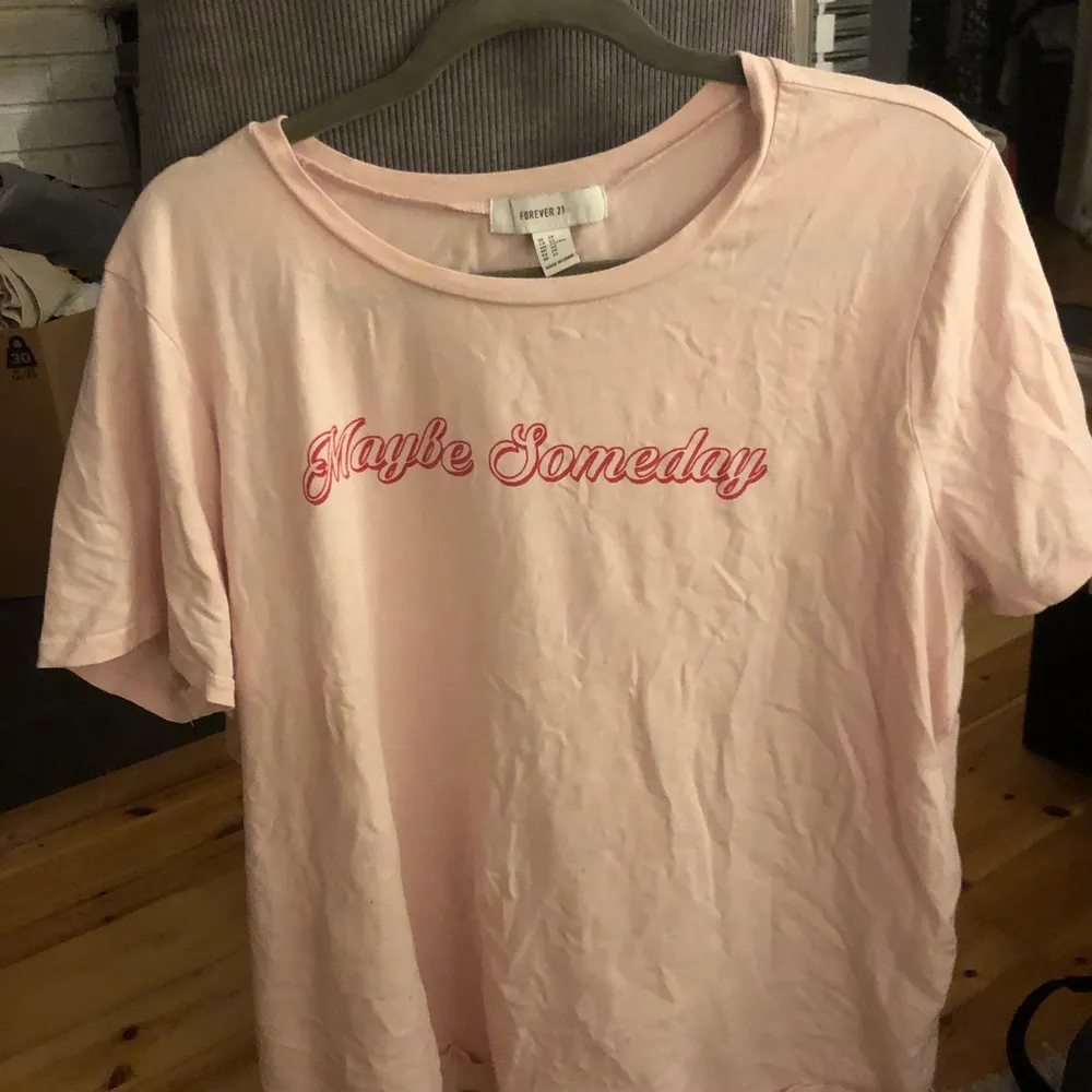 Tisha från forever 21, supermjuk i tyget! . T-shirts.