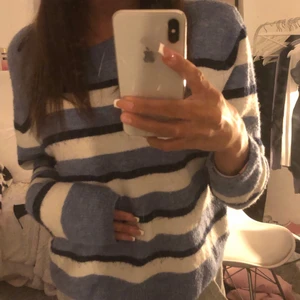 Randig tröja  - Från hm storlek s, lite nopprig 