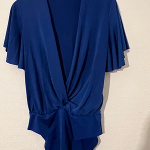 Mörkblå tröja från bershka - Mörkblå tröja str S från bershka