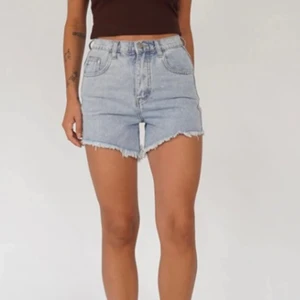 Helt nya shorts från Venderbyrs💕 - Helt nya med lappen kvar❤️säljer pga att de va något små❤️storlek M men passar en S också💕nypris 450kr💕