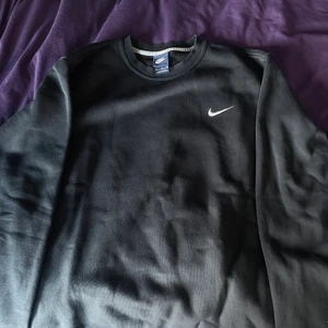 Nike crewneck - nike crewneck Size: XL Cond: 8/10 (använd 5 gnr ish)