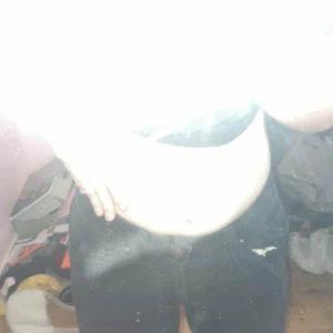 Lågmidjade jeans  - Säljer ett par svarta lågmidjade jeans pH att jag ej gillar lågmidjade jeans på mig själv 