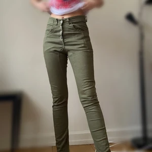 Grunge, green, high waisted jeans  - Some slight form fitting, green jeans! They are super cute but they have a lot of loose threads, mostly on the pockets tho. They are a bit high waisted and don’t have zippers, only buttons. I really like them honestly but I don’t wear form fitting pants.