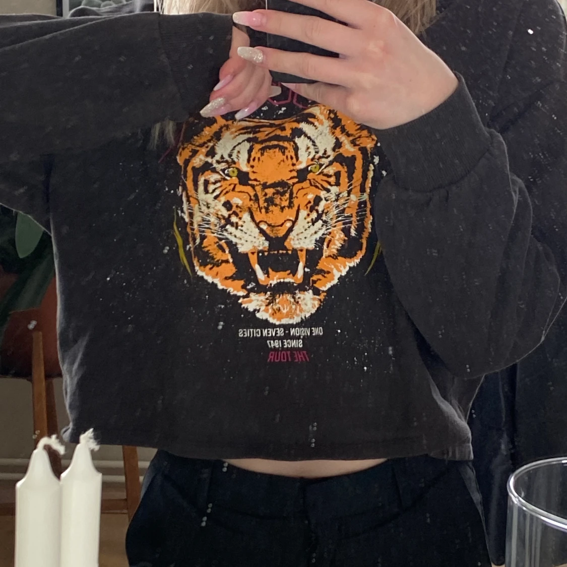 Sweatshirt med tryck fram till i strl S