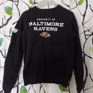 Officiell Baltimore Ravens NFL sweater från Nike. Storlek S men skulle säga att den passar S/M. Frågor är varmt välkomna!