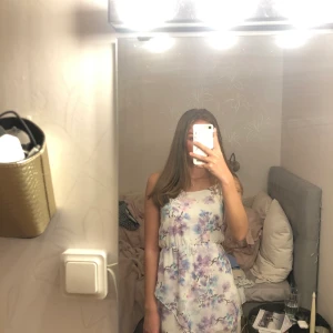 Cubus klänning - Super härlig och somrig klänning från Cubus. Säljer då den blivit för liten. Klänningen är i storlek 146. 🌸