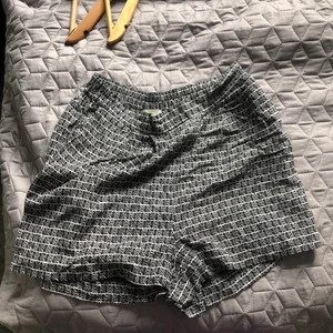 Shorts - Gulliga mönstrade shorts STORLEK 34