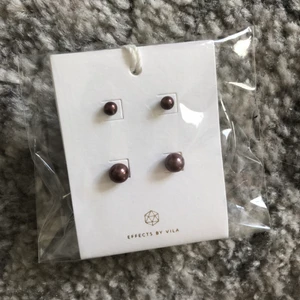 Örhänge  - Ett par helt nya örhängen! Inte ens öppnad ur plasten!