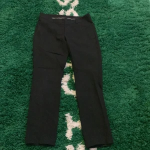 Tiger of Sweden byxor - Säljer mina tiger of Sweden byxor, nypris på dom är runt 1000kr Har inte kvitto men dom är äkta.