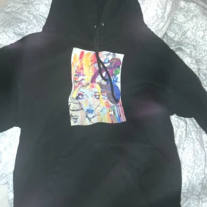 Thecoolelephant hoodie - Säljer nu denna thecoolelephant hoodie då den inte kommer till användning längre använt den 1 gång! Bra skick! Skriv för fler bilder eller frågor💕💕
