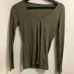 Tröja  - Från HM i strl S, tunn och skön 