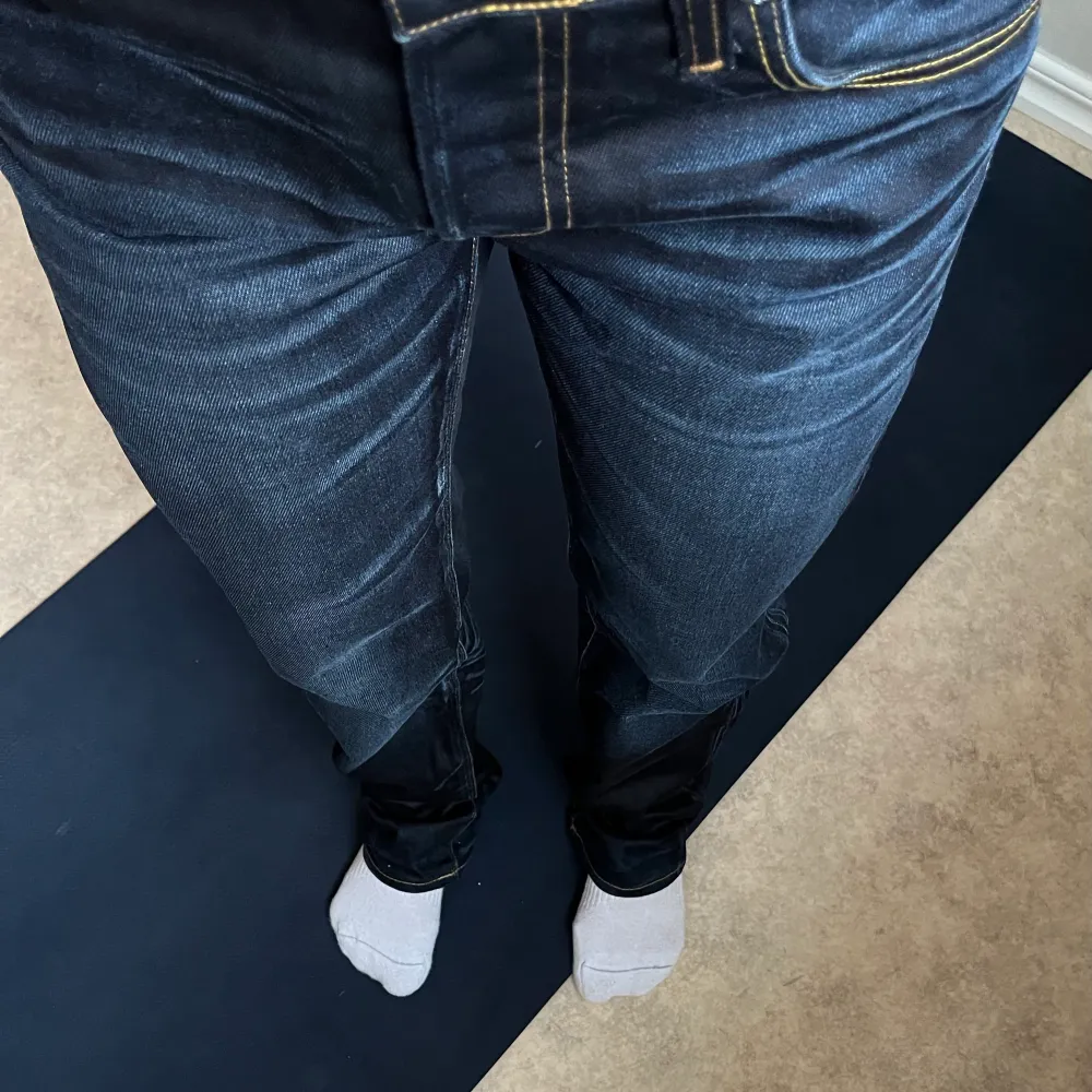 G-star jeans 3301. Aldrig använt.  Cool blå tvätt och ganska låga i midjan.  Storlek 29/34 - passar en 27/28 skulle jag säga.  Midja: 37cm Benlängd: 75cm. Jeans & Byxor.