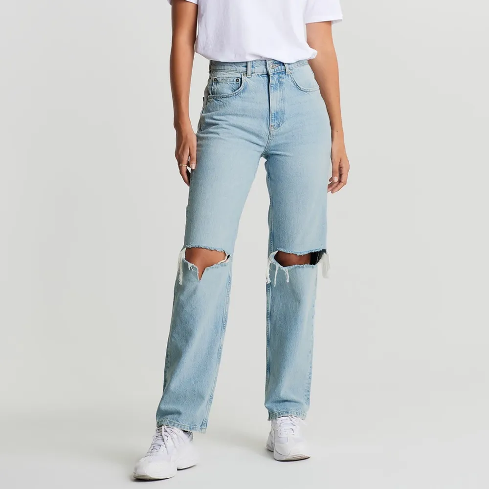 Gina tricots populära high waisted 90s jeans. Använda några få gånger. Nypris 499 kr. Köparen står för frakten. . Jeans & Byxor.