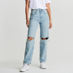 gina tricot 90s jeans  - Gina tricots populära high waisted 90s jeans. Använda några få gånger. Nypris 499 kr. Köparen står för frakten. 