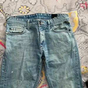 Jack & Jones jeans. Storlek 32. Oanvända fick som present men passar ej min stil så säljer de. Köpare står för frakt o betalning sker genom Swish.