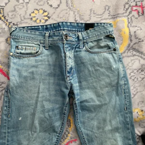 Jack & Jones Jeans - Jack & Jones jeans. Storlek 32. Oanvända fick som present men passar ej min stil så säljer de. Köpare står för frakt o betalning sker genom Swish.