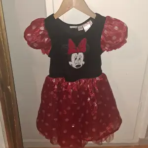 Disney klänning till den som älskar mimmi stl 92