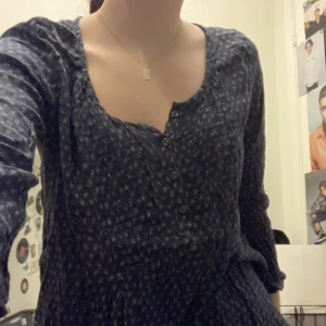 Blus - En tunn blus i bra skick