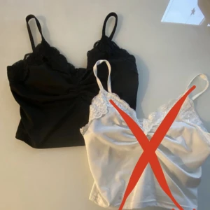 Spetsade linnen (svart) - Den är helt ny och är inte använt  - inga defekter. Den vita är såld. Köparen står för frakt som vanligt. 💕