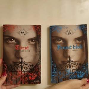 Första och andra delen av serien Vampire Academy, författad av Richelle Mead. Fint skick, pocketböcker, har hela bokserien. 60 kr per bok.