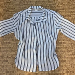 Skjorta  - Söt skjorta från Monki! 