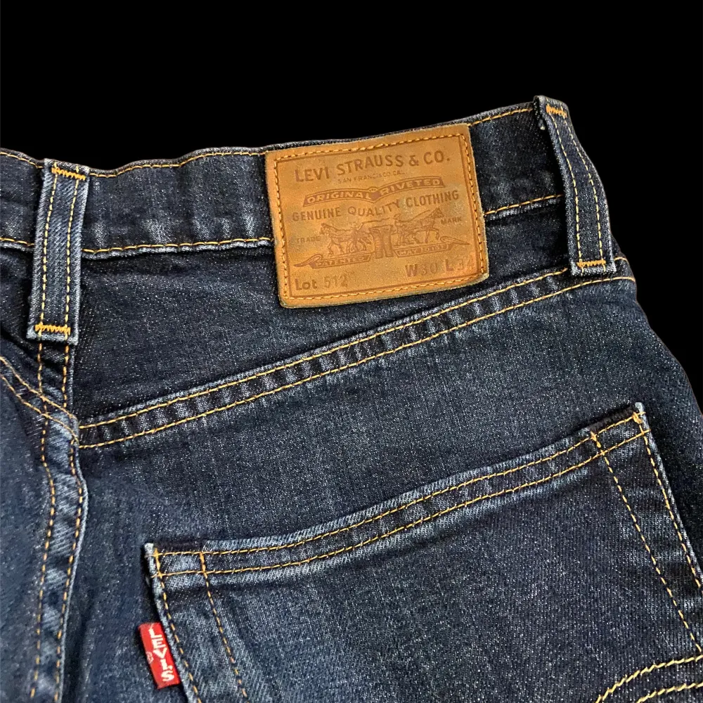 512 Levis jeans. Säljer för att rensa garderoben. Cond 7/10. Ställ frågor om du har några.. Jeans & Byxor.