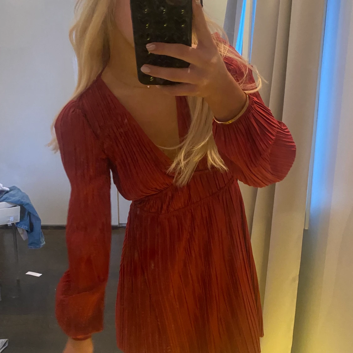 Röd plisserad klänning  - 91
