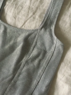 Nyårstopp - En super gulligt nyårstopp (Funkar såklart att ha vid andra tillfällen) som är glittrig. Den är i jättebra skick, endast använd en gång🦢