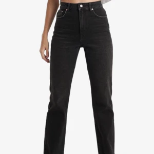 Svarta jeans NAKD stl 40 - Raka svarta jeans som sitter fint