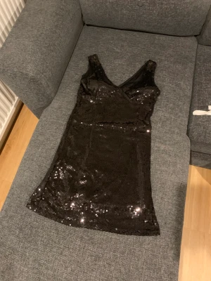 Klänning  - Storlek: S-M Skick: jätte bra, oanvänd 