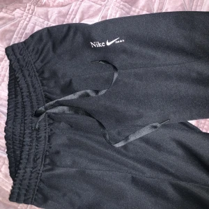 Nike byxor - Fina nike mjukisbyxor. Säljer pga att de inte kommer till användning 