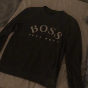 Hugo boss tröja säljes  - Väldigt bra skick och äkta såklart. 