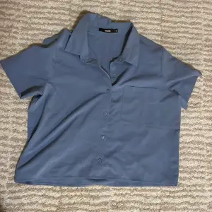 Jättesöt t-shirtskjorta / blus, knappt använd 