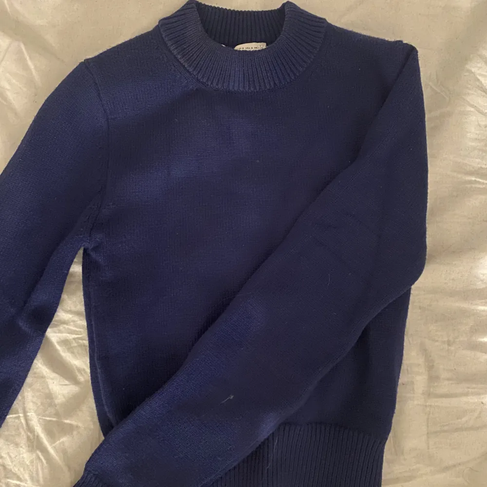 Säljer denna fina oanvända tröja från Zara💕 kan mötas upp i Jönköping eller frakta, köparen står för frakten💕. Tröjor & Koftor.