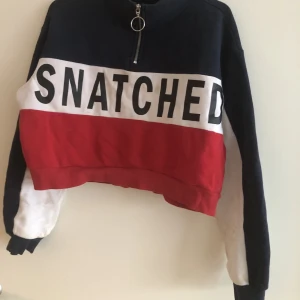 Tröja  - Kort tröja. Använd men bra skick. 