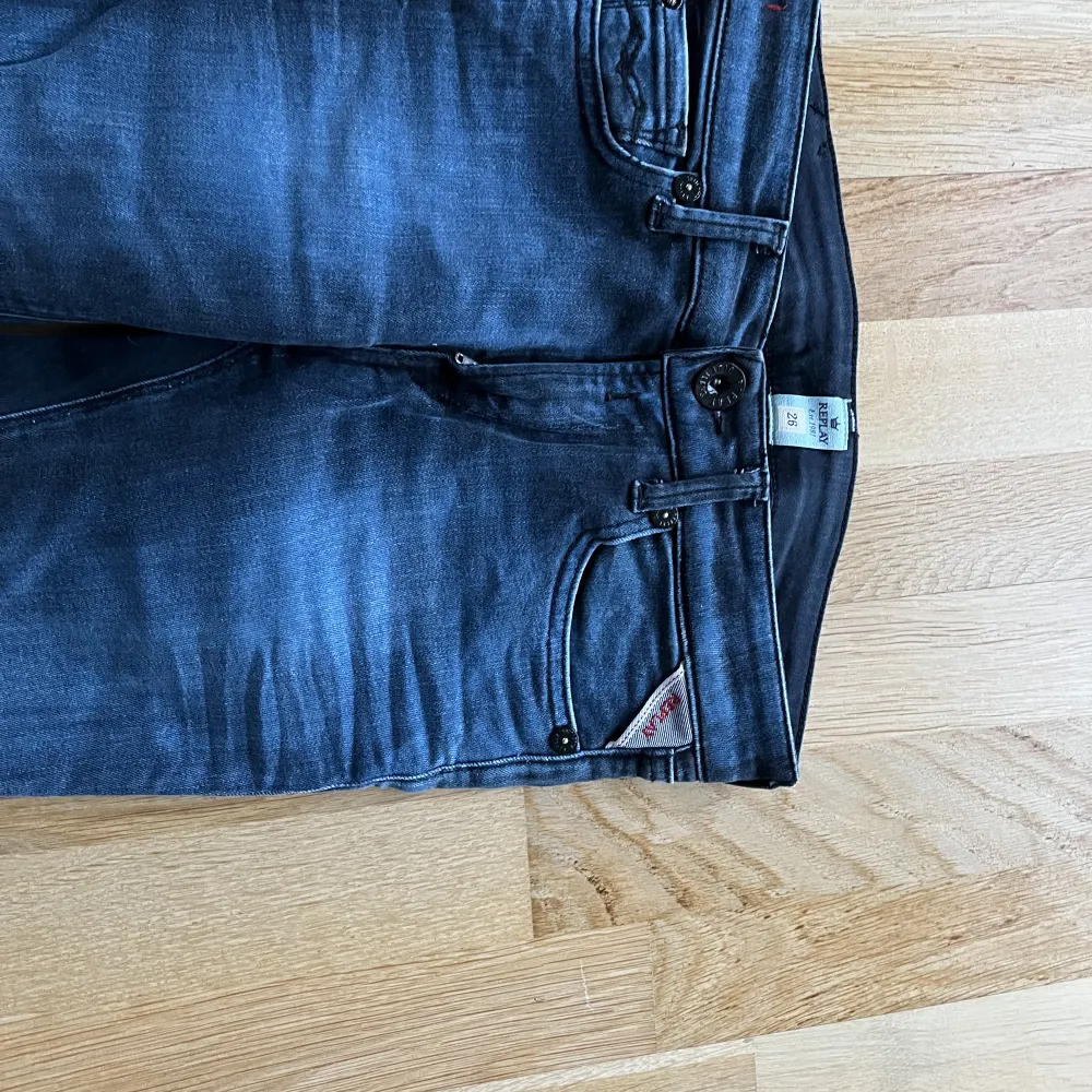 Replay jeans. Använda 1-2 ggr. Stolek 26. Mycket snygg tvättning på dessa jeans 🥰. Jeans & Byxor.